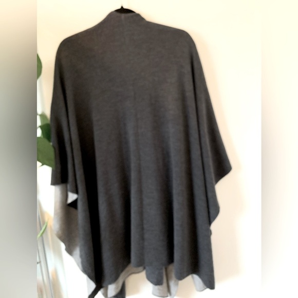 ARITZIA BABATON Wrap/Shawl - Picture 5 of 8